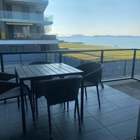 Hullam Panorama & Jacuzzi 아파트 *