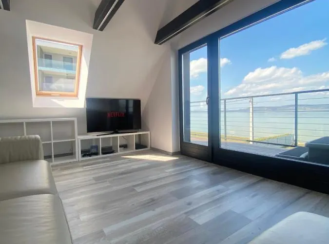 Hullam Panorama & Jacuzzi Appartement *